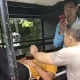 Kapolsek Biringkanaya Evakuasi Korban Kecelakaan di Jalan Poros Kapasa Raya