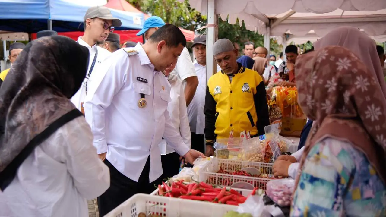 Pastikan Harga Stabil, Wali Kota Makassar Tinjau Gerakan Pasar Murah