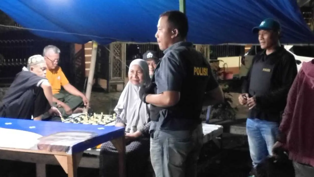 Kapolsek Biringkanaya Pimpin Patroli, Jaga Keamanan dan Dengarkan Keluhan Warga