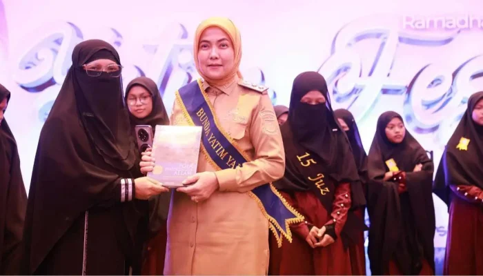 Aliyah Mustika Ilham Dinobatkan sebagai Bunda Yatim di Yatim Fest Ramadan