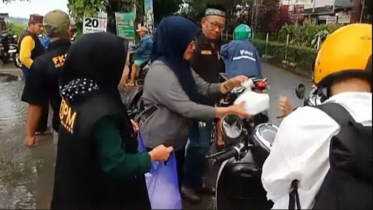 FKPM Sektor Manggala Berbagi Takjil, Wujud Kepedulian di Bulan Ramadan