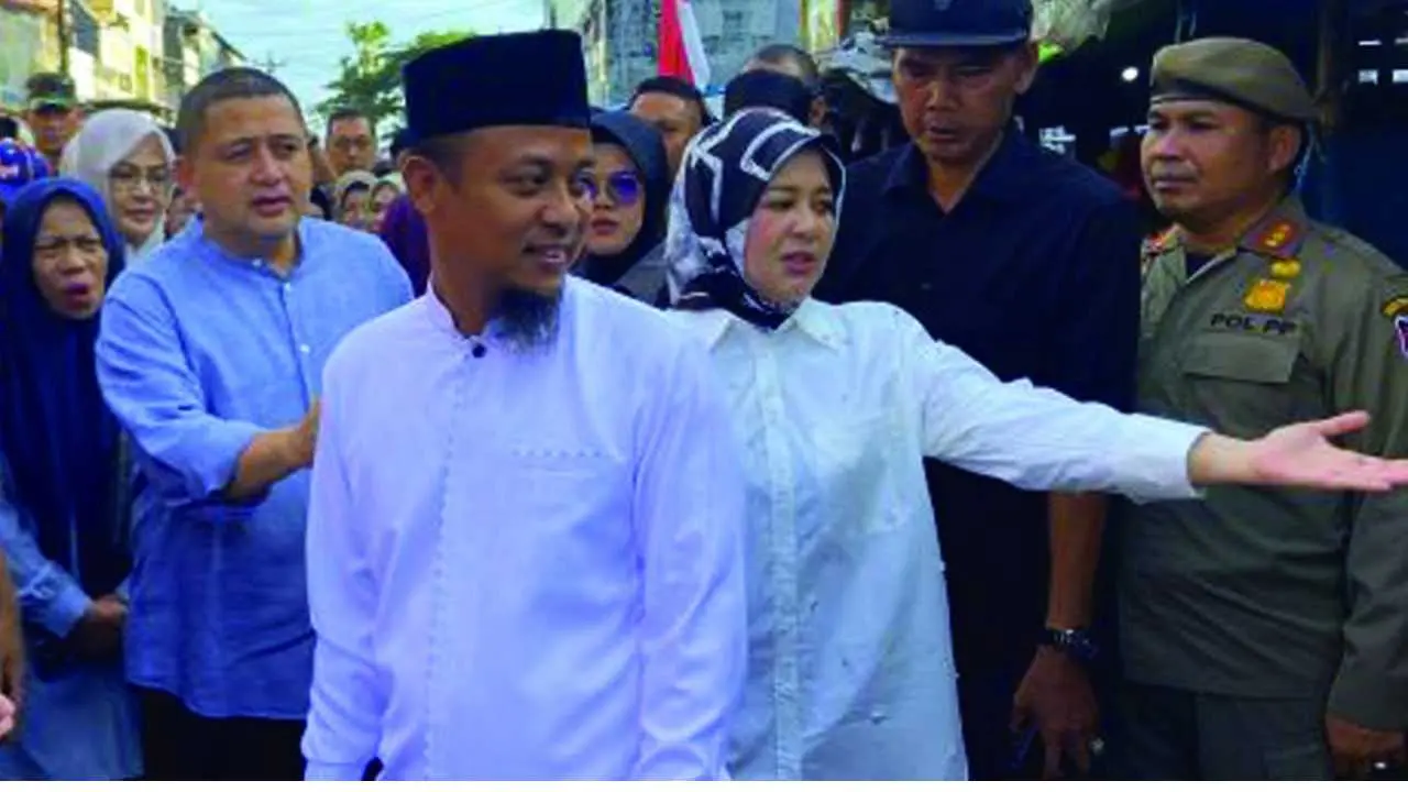 Gubernur Sulsel Tinjau Harga Bahan Pokok di Pasar Terong pada Hari Pertama Ramadan