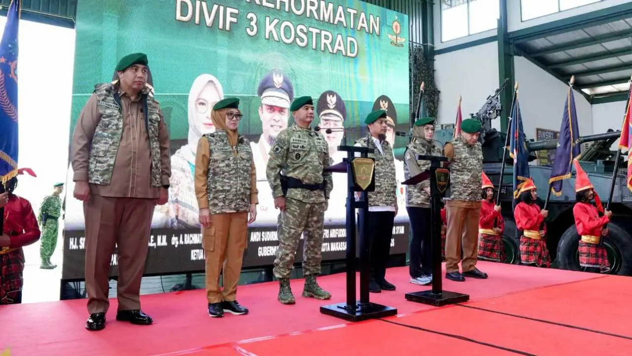 Wali Kota Makassar dan Kepala Daerah Lainnya Resmi Jadi Warga Kehormatan Divif 3 Kostrad 2 Wali Kota Makassar dan Kepala Daerah Lainnya Resmi Jadi Warga Kehormatan Divif 3 Kostrad
