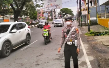 Polantas Polsek Makassar Atur Lalu Lintas di Titik Rawan Macet, Pastikan Arus Kendaraan Tetap Lancar 5 Polsek Makassar Atur Lalu Lintas di Titik Rawan Macet, Pastikan Arus Kendaraan Tetap Lancar