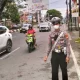Polsek Makassar Atur Lalu Lintas di Titik Rawan Macet, Pastikan Arus Kendaraan Tetap Lancar