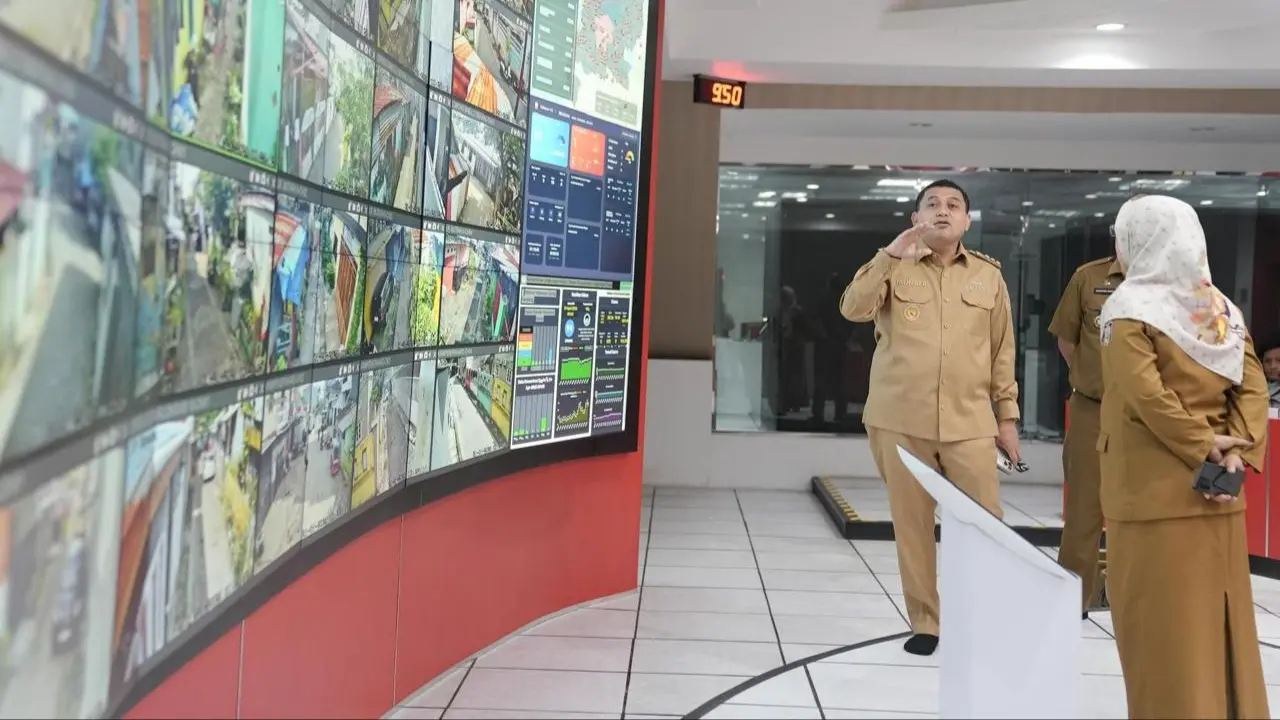 Tinjau War Room, Wali Kota Munafri Perkuat Sistem Keamanan Lorong Berbasis CCTV