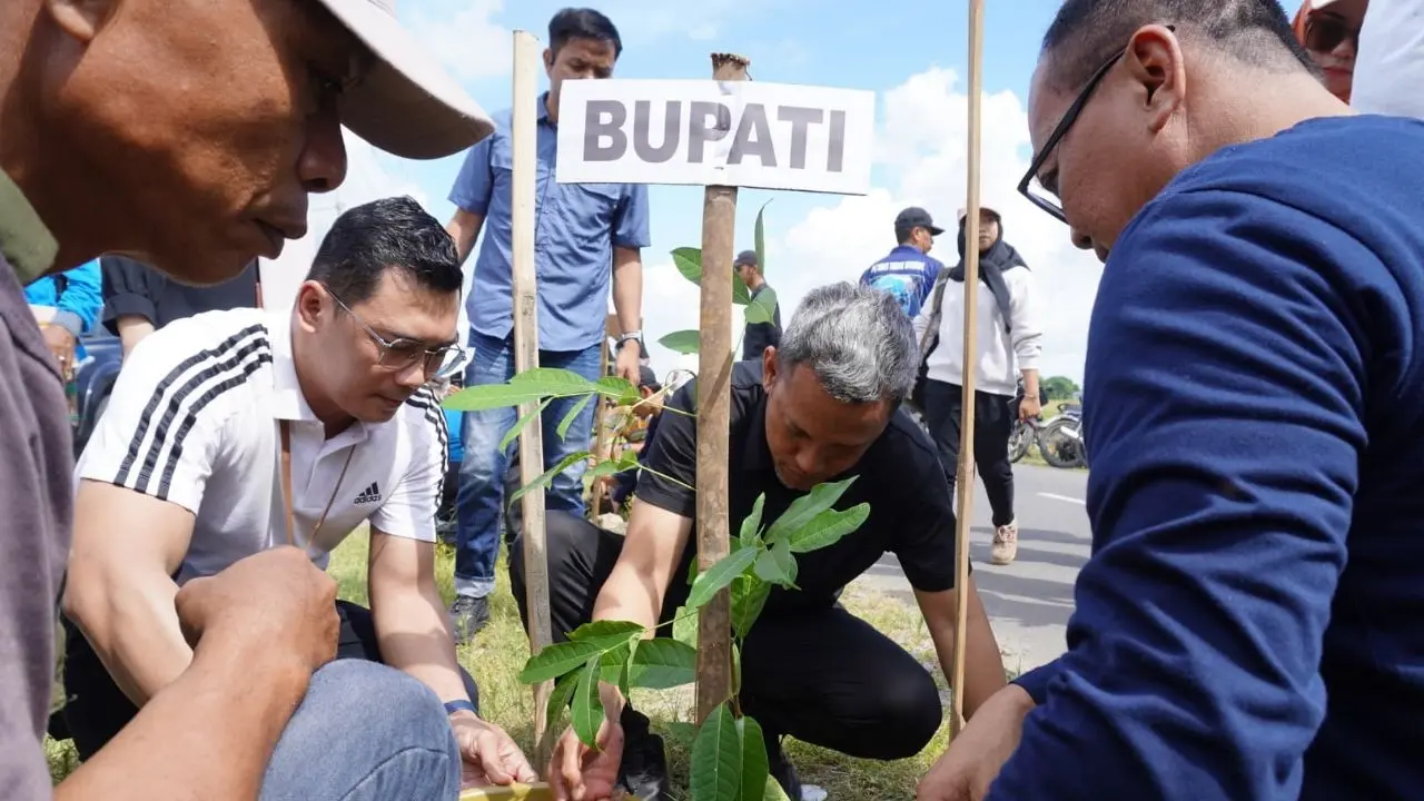 Hari Bumi dan HUT Jeneponto ke-162: Paris Yasir Ajak Semua Elemen Jaga Kelestarian Lingkungan Lewat Aksi Tanam Pohon