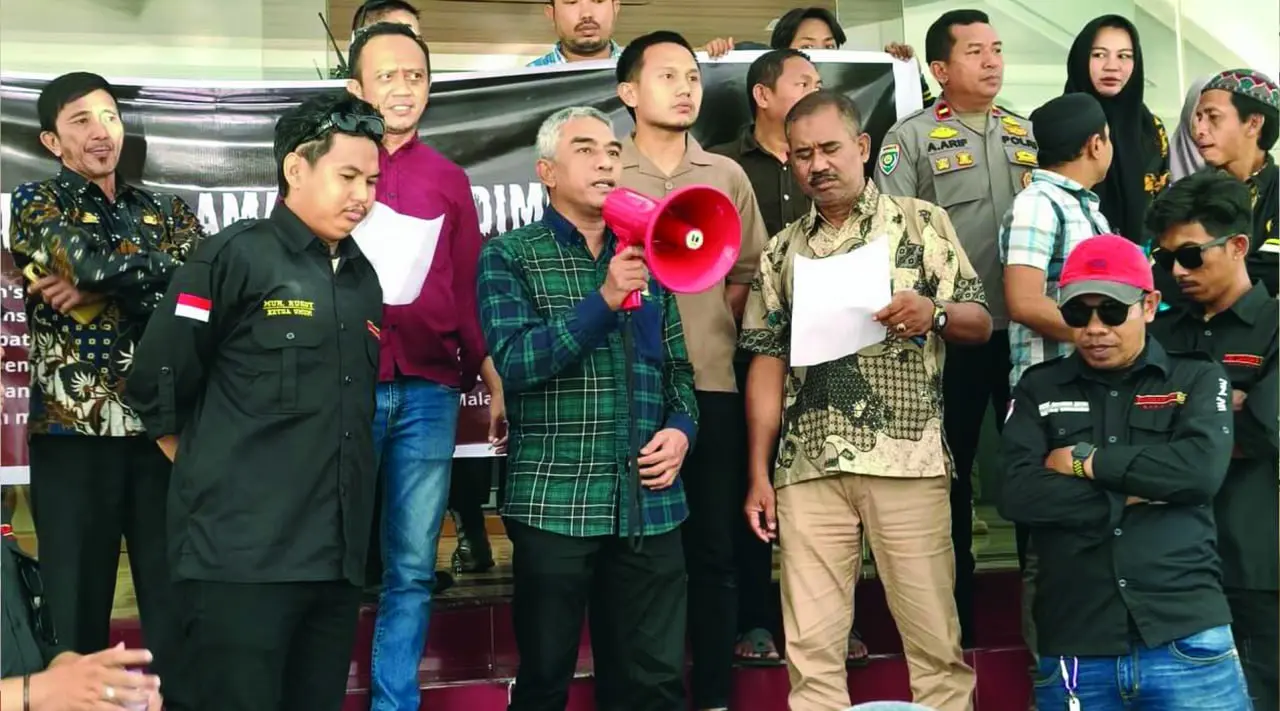 DPRD Makassar Terima Aspirasi Massa Terkait Dugaan Aktivitas LGBT di Tempat Hiburan