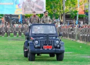 Gubernur Sulsel Tampil Keren Naik Mobil Listrik Buatan Siswa SMK Saat Pimpin Apel Satpol PP di Wajo