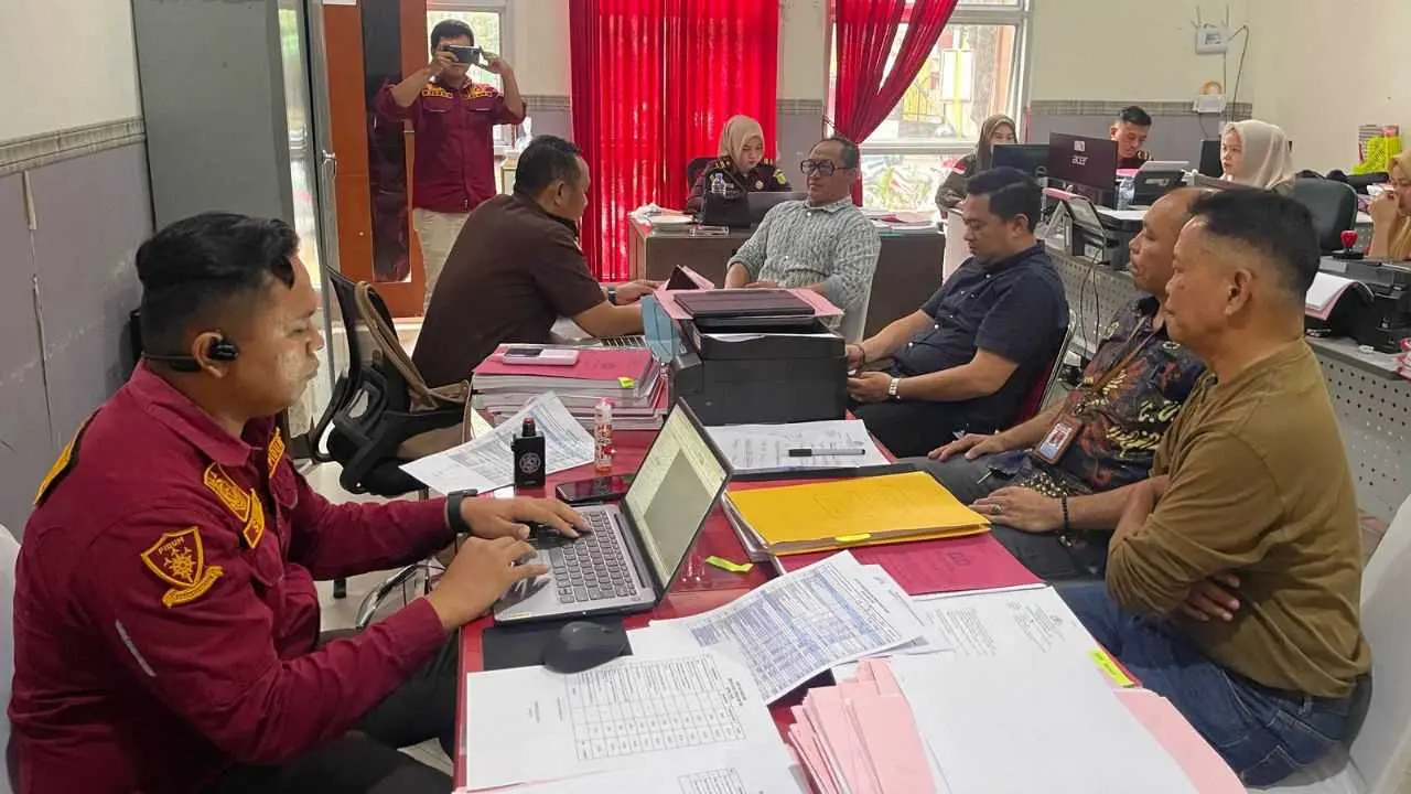 Penyidikan Kasusnya Tuntas, Polisi Limpahkan Tersangka dan Barang Bukti Kasus Penganiayaan di Bangkala ke Kejari Jeneponto