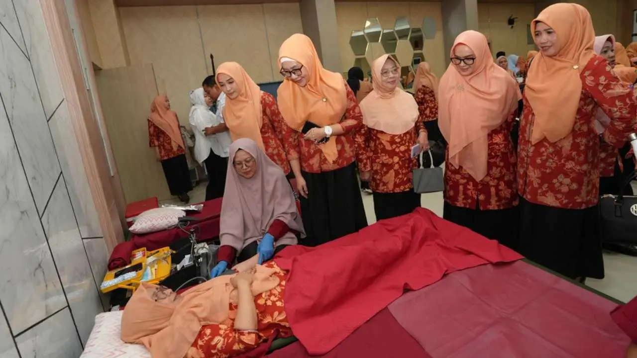 Donor Darah Warnai Peringatan Hari Kartini DWP Sulsel