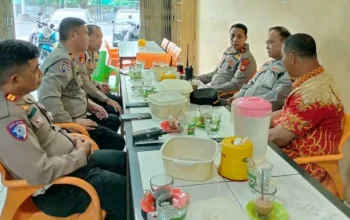 Jaga Kekompakan, Kapolsek Bontoala Ngopi Bareng Personel di Jumat Berkah