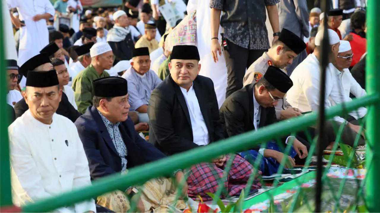 Wali Kota Makassar Munafri Arifuddin Shalat Idulfitri Bersama Ribuan Warga di Lapangan Karebosi