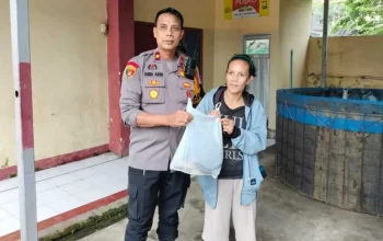 Panen Lele, Polsek Bontoala Bagi-Bagi ke Warga Dukung Ketahanan Pangan