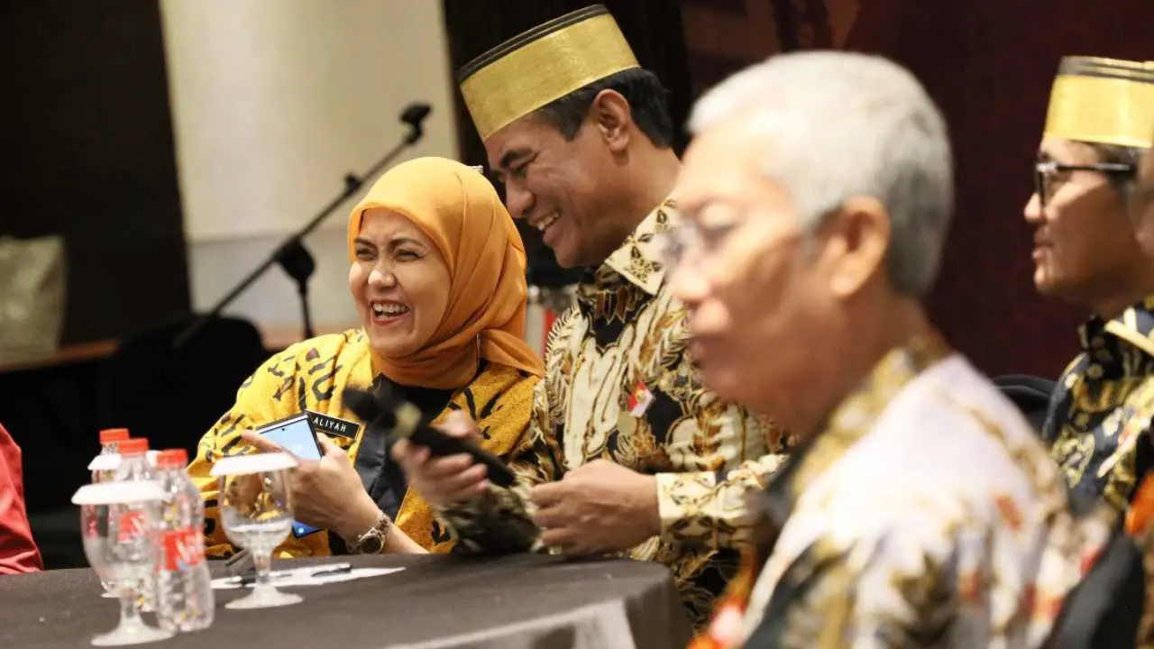 Wawali Makassar Dampingi Mentan Amran di Mubes XII KKSS, Apresiasi Terpilihnya Ketua Umum Baru 2 Wawali Makassar Dampingi Mentan Amran di Mubes XII KKSS, Apresiasi Terpilihnya Ketua Umum Baru
