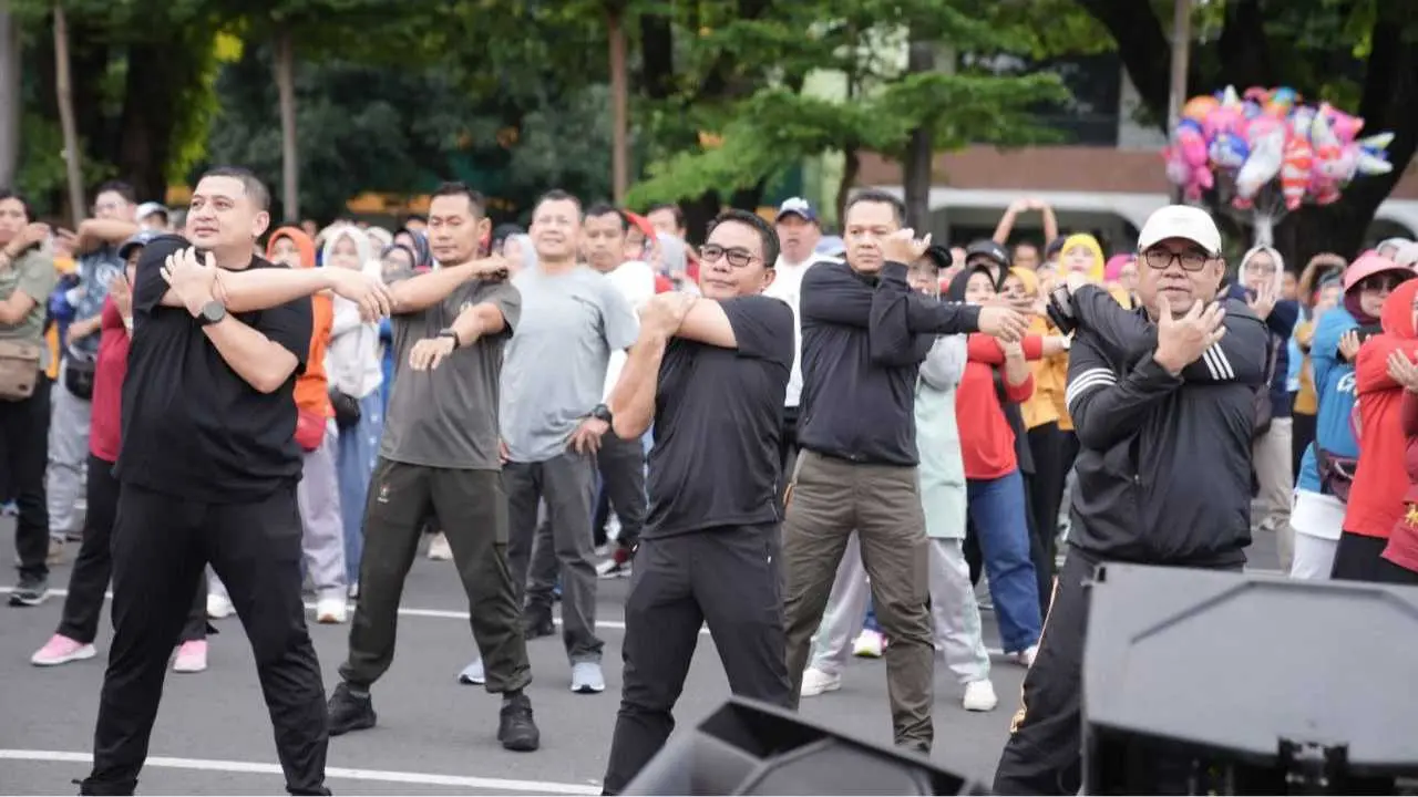Hadiri CFD Perdana Usai Lebaran, Munafri Ajak Warga Makassar Hidup Sehat dan Kompak 2 Hadiri CFD Perdana Usai Lebaran, Munafri Ajak Warga Makassar Hidup Sehat dan Kompak