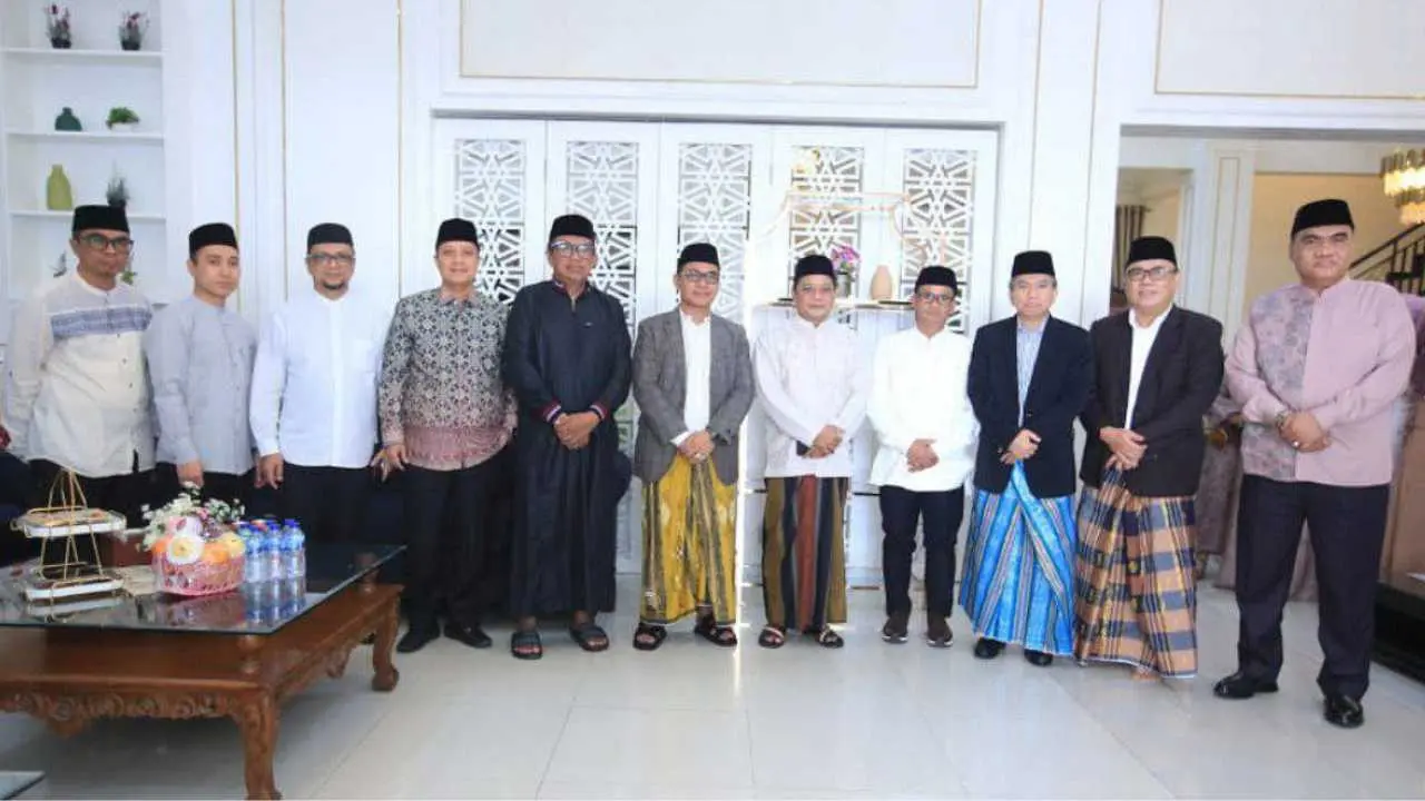 Idulfitri di Makassar: Keakraban Pemimpin dan Warga dalam Suasana Penuh Kehangatan
