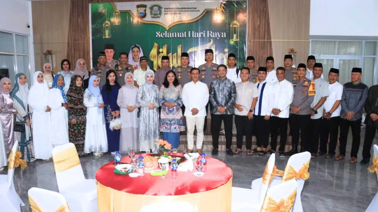 Kapolrestabes Makassar Hadiri Halal Bihalal di Kediaman Kapolda Sulsel