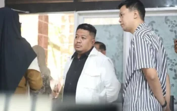 Ari Ashari Kritik Keras Pengaspalan Jalan Metro: “Baru Sebulan Sudah Rusak!”