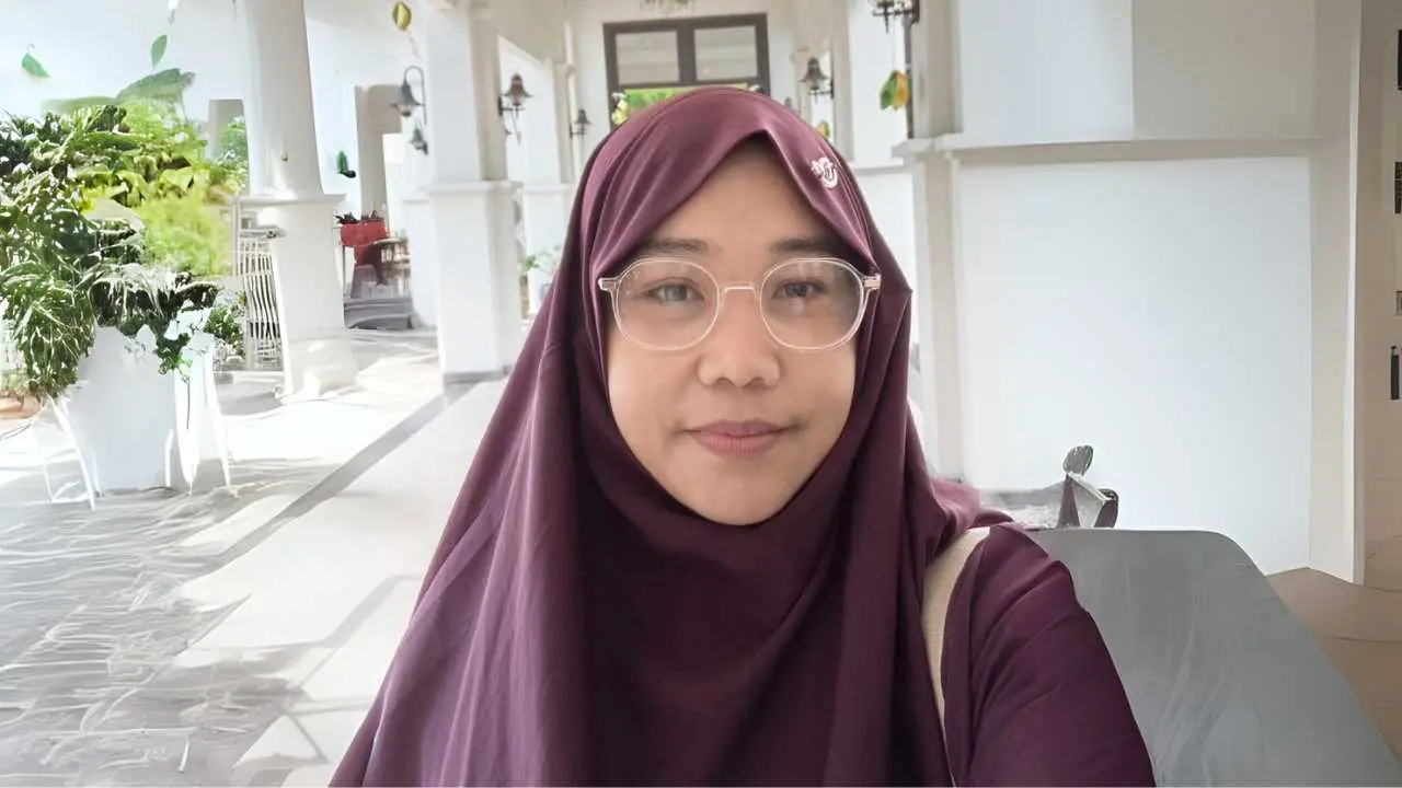 Mansyuriah, S. S (Alumnus Sastra Arab UNHAS)