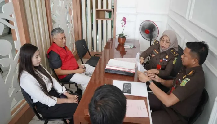 Penyidik Polres Gowa Kembali Serahkan Tersangka Kasus Uang Palsu ke Kejari Gowa, Total Tersangka Capai 15 Orang