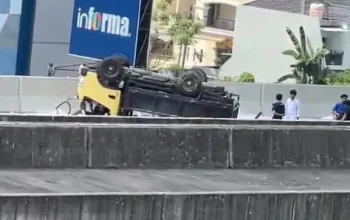 Truk Terbalik di Tol Layang AP Pettarani, Lalu Lintas Macet hingga 100 Meter