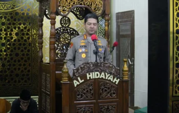 Safari Subuh di Masjid Al Hidayah, Kapolrestabes Makassar Ajak Warga Jaga Kamtibmas 8 Safari Subuh di Masjid Al Hidayah, Kapolrestabes Makassar Ajak Warga Jaga Kamtibmas