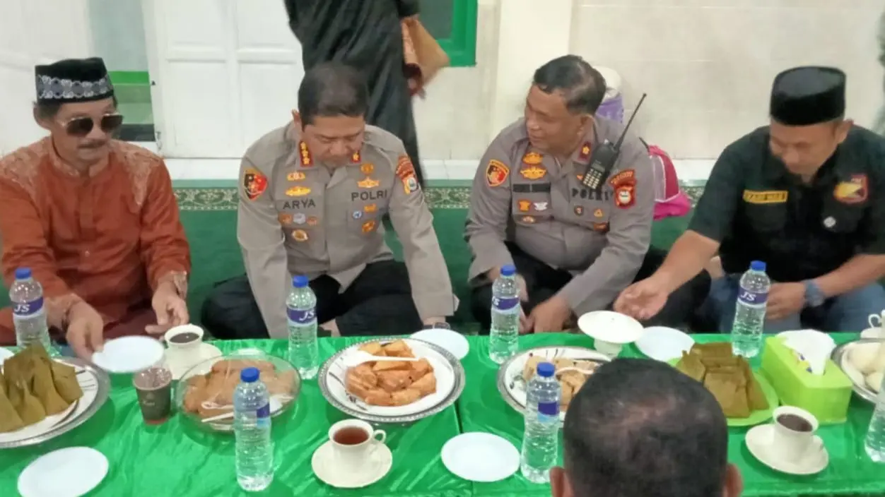 Ketua Pengurus Masjid Al Hidayah Apresiasi Safari Subuh Kapolrestabes Makassar 2 Ketua Pengurus Masjid Al Hidayah Apresiasi Safari Subuh Kapolrestabes Makassar