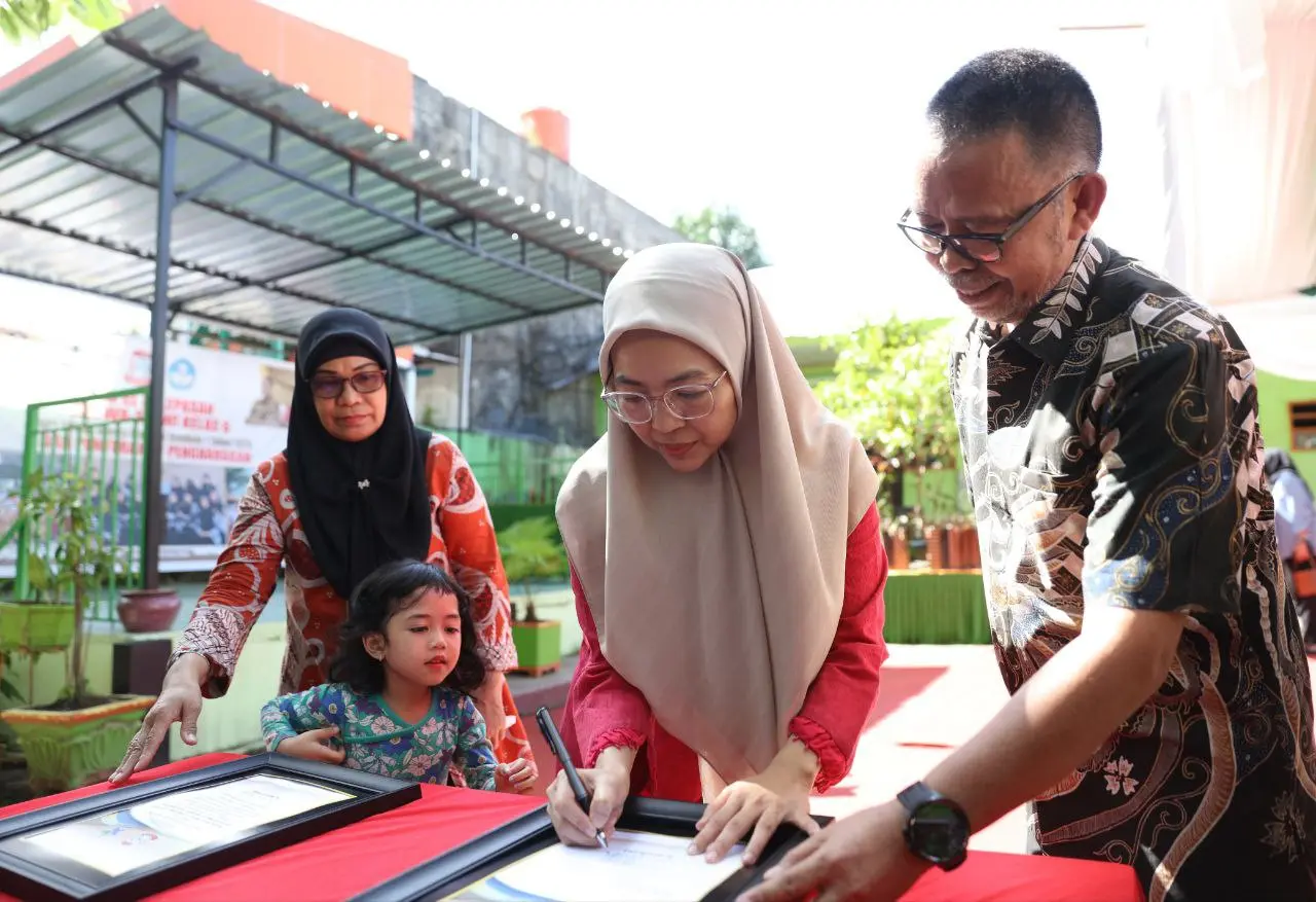 Melinda Aksa Luncurkan Ruang Baca dan Gerakan “Ibu Suka Membaca” di SD Inpres Maccini Sombala 1