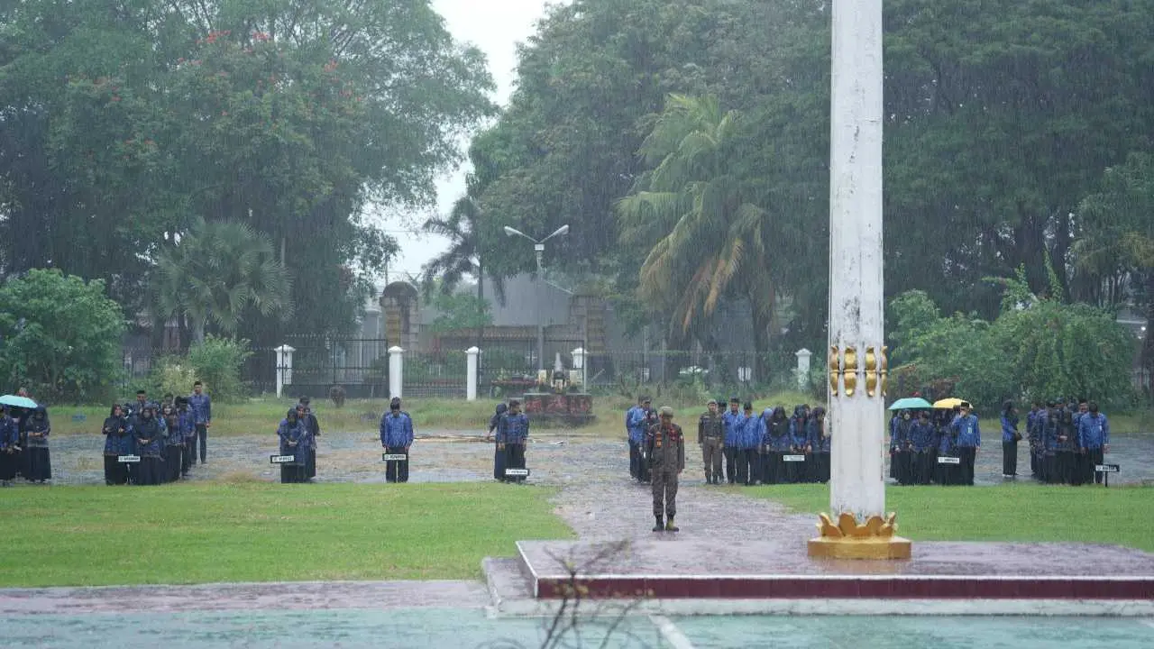 Meski Digelar di Tengah Guyuran Hujan, Tak Surutkan Semangat Peserta Upacara Harkitnas ke-117 di Pangkep