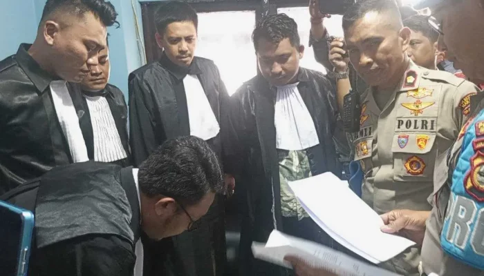 Berseragam Toga, Tim Advokat Geruduk Polrestabes Makassar Laporkan Oknum Penyidik ke Propam