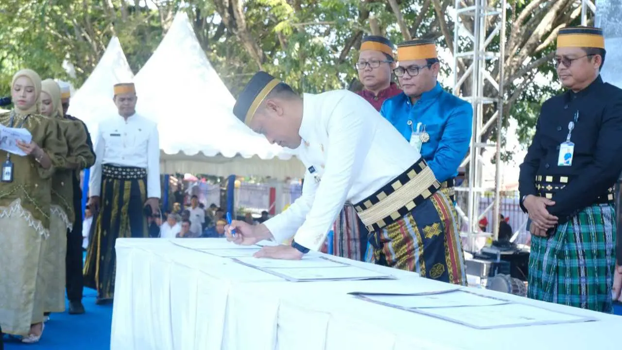 Wabup Islam Bacakan Sejarah Singkat Lahirnya Jeneponto, Bupati Paris Sampaikan Ini di Hari Jadi Jeneponto ke-162 2 Wabup Islam Bacakan Sejarah Singkat Lahirnya Jeneponto, Bupati Paris Sampaikan Ini di Hari Jadi Jeneponto ke-162