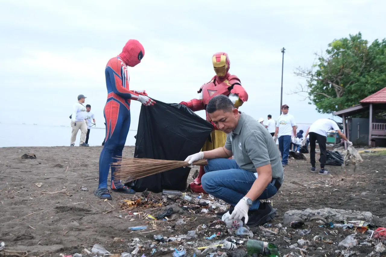 Peringati Hari Lingkungan Hidup, PLN Bersihkan Pantai Tanjung Bayang dan Olah Sampah Jadi Produk Bernilai