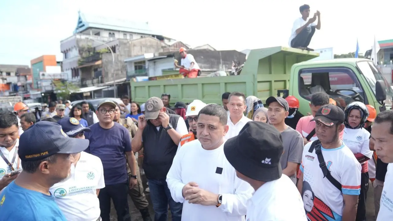 Peringati Hari Lingkungan Hidup, Wali Kota Munafri Pimpin Aksi Bersih Kanal Jongaya dan Pasar Pabaeng-Baeng
