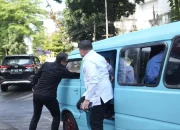 Wamendagri Bima Arya Naik Pete-Pete dan Becak Tinjau Layanan Publik Makassar di Damkarmat