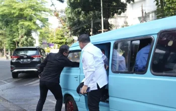 Wamendagri Bima Arya Naik Pete-Pete dan Becak Tinjau Layanan Publik Makassar di Damkarmat
