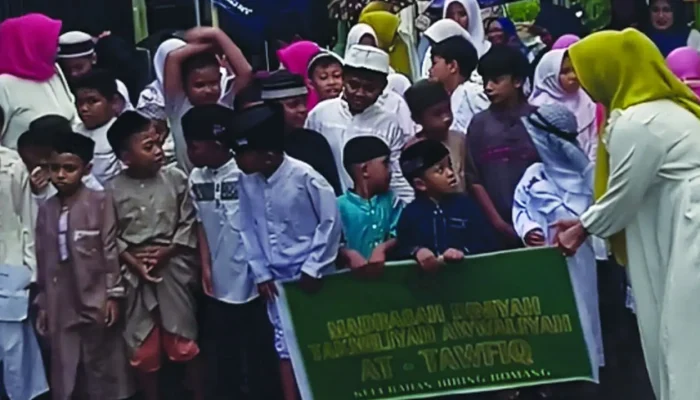 Sambut Tahun Baru Islam, Perwim dan MDTA At-Tawfiq Gelar Pawai Muslimah dan Santri di Biring Romang