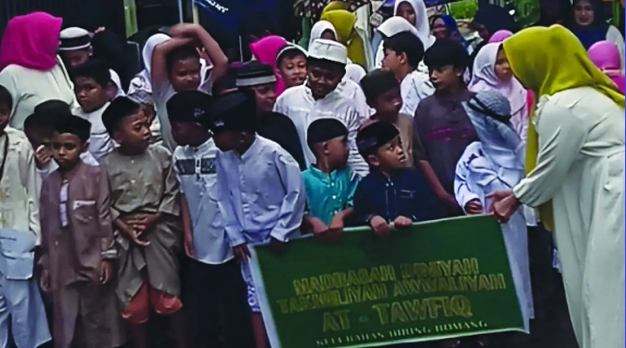 Sambut Tahun Baru Islam, Perwim dan MDTA At-Tawfiq Gelar Pawai Muslimah dan Santri di Biring Romang