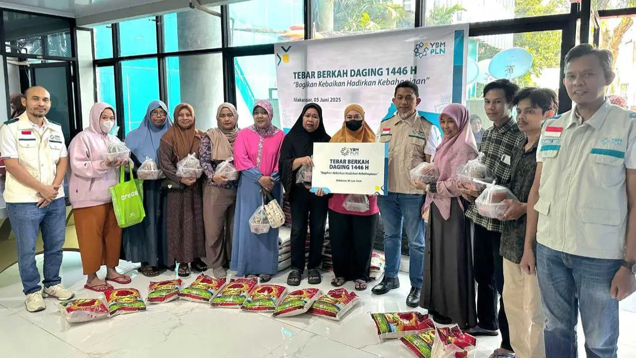 YBM PLN Sulselrabar Bagikan 1.000 Paket Daging dan Sembako Jelang Idul Adha
