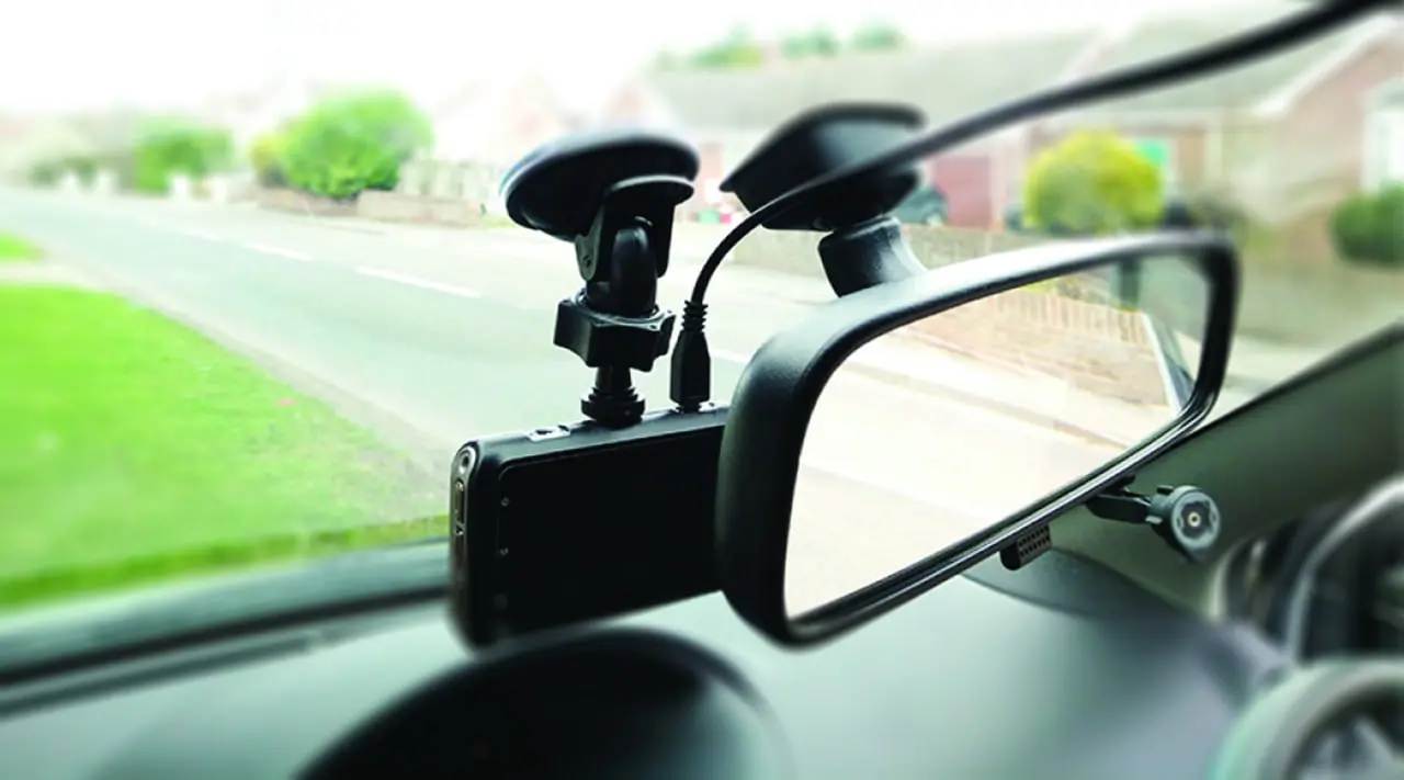 Perlukah Dashcam dalam Mobil? Ini Manfaat dan Tips Memilihnya