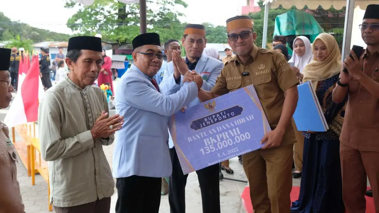 LPPTKA BKPRMI Jeneponto Wisuda 1.022 Anak Satri dan Santriwati 3 LPPTKA BKPRMI Jeneponto Wisuda 1.022 Anak Satri dan Santriwati