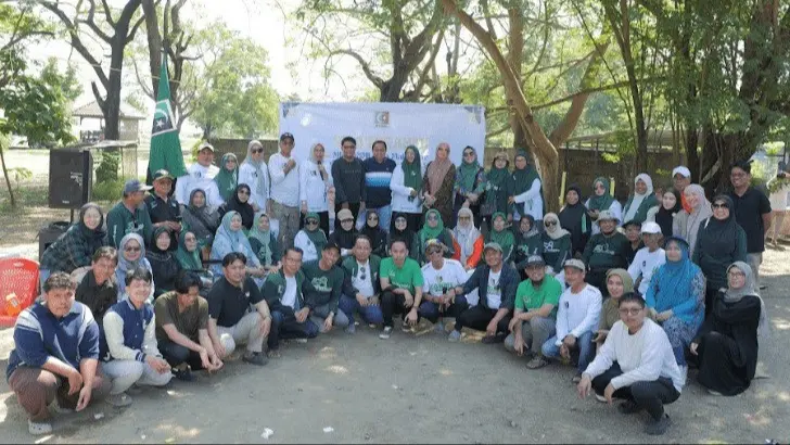 KAHMI Makassar Tutup Rangkaian HBH 1446 H dengan Silaturahmi di Pantai Bosowa
