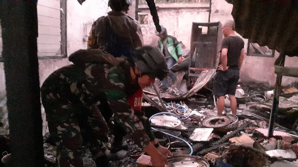 Diduga Akibat Kompor Gas, Dua Rumah di Antang Jaya Dilalap Jago Merah