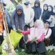 TP PKK Kota Makassar Tanam Kompos Biopori di Taman Gajah Losari