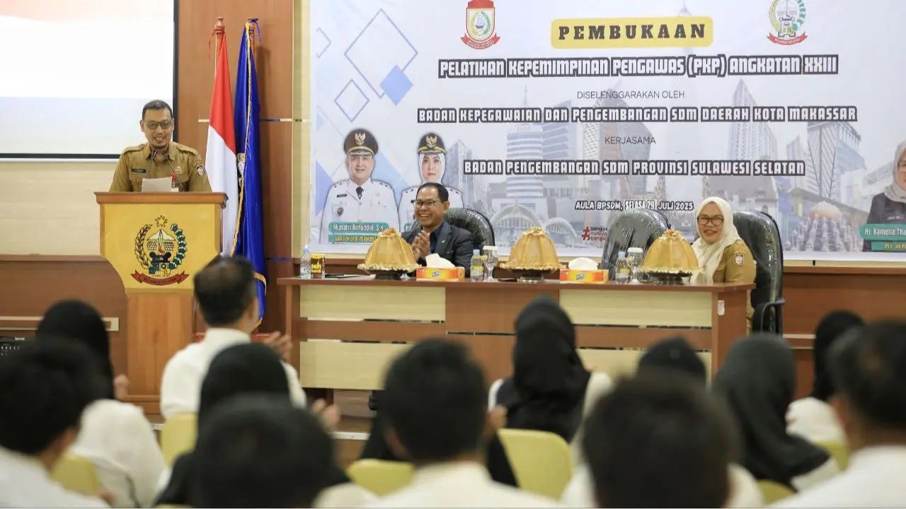 Sekda Makassar Buka Pelatihan Kepemimpinan, Dorong Birokrasi Digital dan Profesional 2 Sekda Makassar Buka Pelatihan Kepemimpinan, Dorong Birokrasi Digital dan Profesional