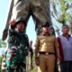 Mengenang Perjuangan Pahlawan di Hari Kemerdekaan, Dandim 1425 dan Wakil Bupati Jeneponto Pimpin Pembersihan Patung Makkasau