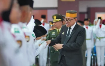 Jelang Pengibaran Bendera Merah Putih, Bupati Paris Yasir Kukuhkan 75 Paskibraka Kabupaten Jeneponto Tahun 2025