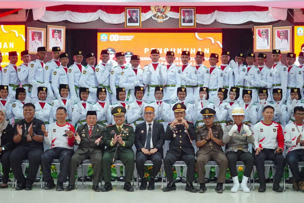 Jelang Pengibaran Bendera Merah Putih, Bupati Paris Yasir Kukuhkan 75 Paskibraka Kabupaten Jeneponto Tahun 2025
