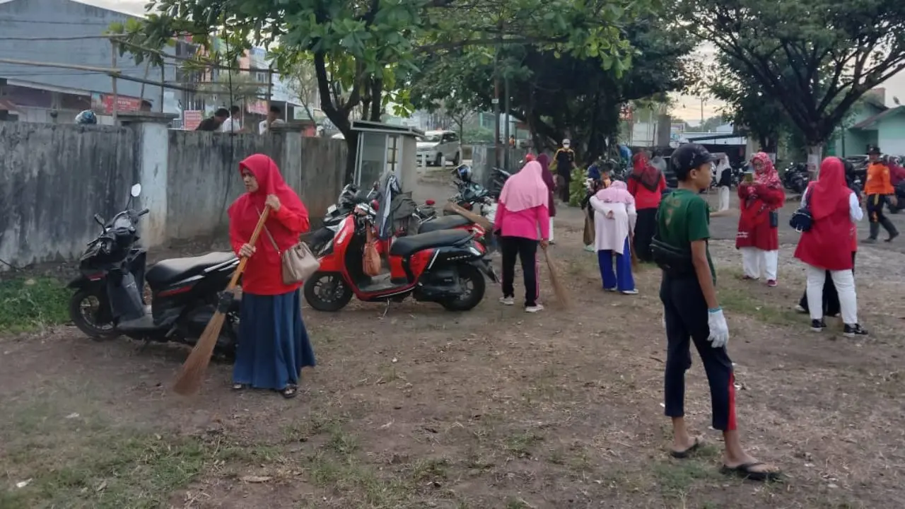 Rayakan Kemerdekaan Lewat Aksi Lingkungan, LDII Sulsel Gandeng DLHK dalam Kerja Bakti Nasional 2 Rayakan Kemerdekaan Lewat Aksi Lingkungan, LDII Sulsel Gandeng DLHK dalam Kerja Bakti Nasional