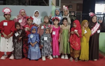 MDTA At-Tawfiq Tutup Rangkaian HUT RI ke-80 dengan Fashion Show Anak 6 MDTA At-Tawfiq Tutup Rangkaian HUT RI ke-80 dengan Fashion Show Anak